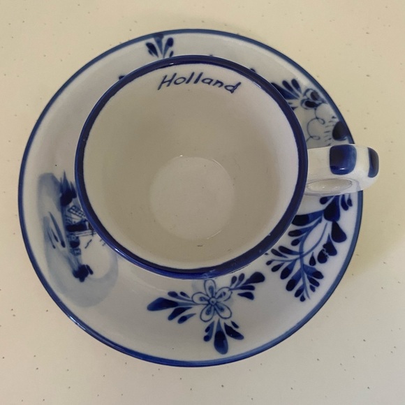 Delft Floral Blue and White Teacup and Saucer Set - Picture 8 of 10